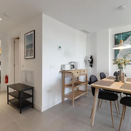 아파트 Marinsa Beach, 1 Bedroom With Seaview