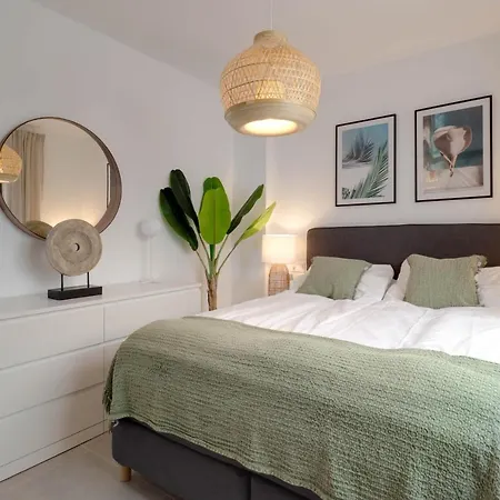Marinsa Beach, 1 Bedroom With Seaview 토록스